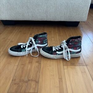 Women’s black high top vans with funky print!